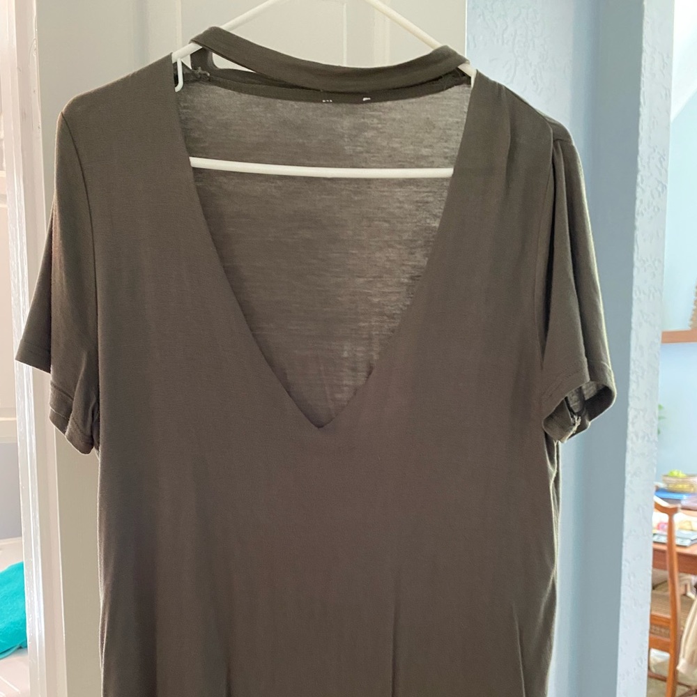 Tobi v-neck olive tee with collar